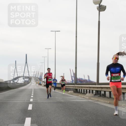 03.10.2025 - Köhlbrandbrückenlauf Matties Gatica Varas http://msf.ph/oto/9174162 03.10.2025 15:38:21 Position 3  meine-sportfotos.de