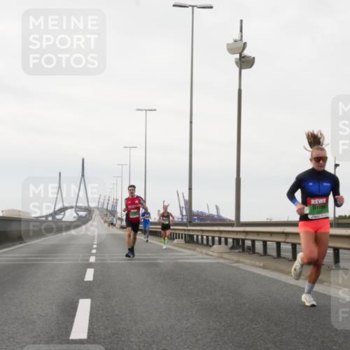 03.10.2025 - Köhlbrandbrückenlauf Matties Gatica Varas http://msf.ph/oto/9174163 03.10.2025 15:38:21 Position 3  meine-sportfotos.de