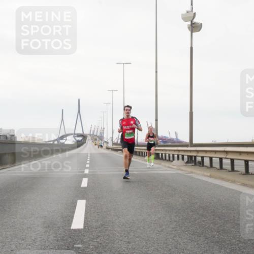 03.10.2025 - Köhlbrandbrückenlauf Matties Gatica Varas http://msf.ph/oto/9174166 03.10.2025 15:38:23 Position 3  meine-sportfotos.de