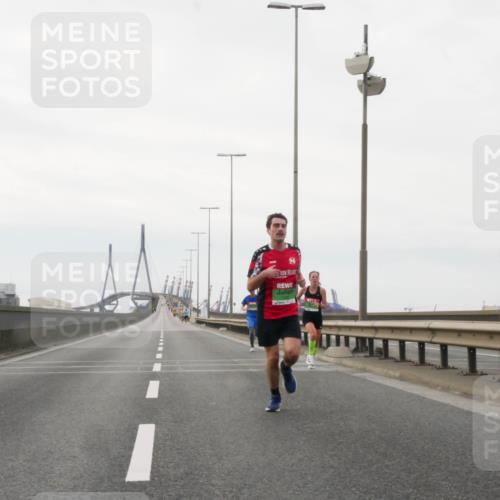 03.10.2025 - Köhlbrandbrückenlauf Matties Gatica Varas http://msf.ph/oto/9174168 03.10.2025 15:38:24 Position 3  meine-sportfotos.de