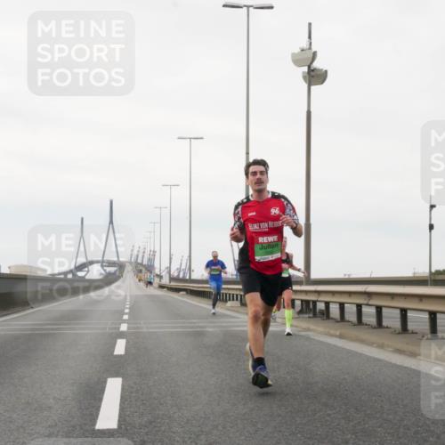 03.10.2025 - Köhlbrandbrückenlauf Matties Gatica Varas http://msf.ph/oto/9174169 03.10.2025 15:38:24 Position 3 96 meine-sportfotos.de