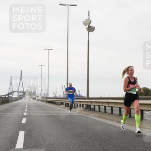 03.10.2025 - Köhlbrandbrückenlauf Matties Gatica Varas http://msf.ph/oto/9174173 03.10.2025 15:38:26 Position 3  meine-sportfotos.de