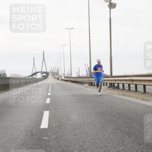 03.10.2025 - Köhlbrandbrückenlauf Matties Gatica Varas http://msf.ph/oto/9174174 03.10.2025 15:38:27 Position 3  meine-sportfotos.de