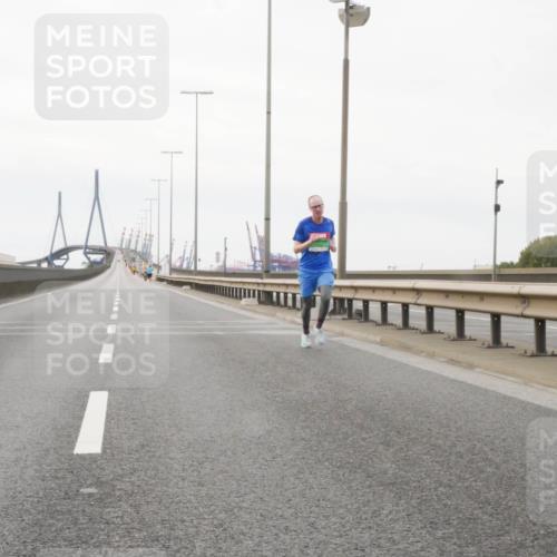 03.10.2025 - Köhlbrandbrückenlauf Matties Gatica Varas http://msf.ph/oto/9174175 03.10.2025 15:38:27 Position 3  meine-sportfotos.de