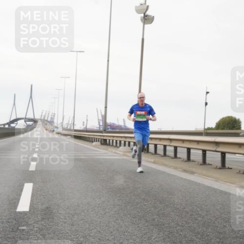 03.10.2025 - Köhlbrandbrückenlauf Matties Gatica Varas http://msf.ph/oto/9174176 03.10.2025 15:38:28 Position 3  meine-sportfotos.de