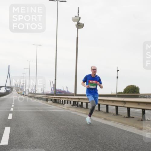 03.10.2025 - Köhlbrandbrückenlauf Matties Gatica Varas http://msf.ph/oto/9174177 03.10.2025 15:38:28 Position 3  meine-sportfotos.de