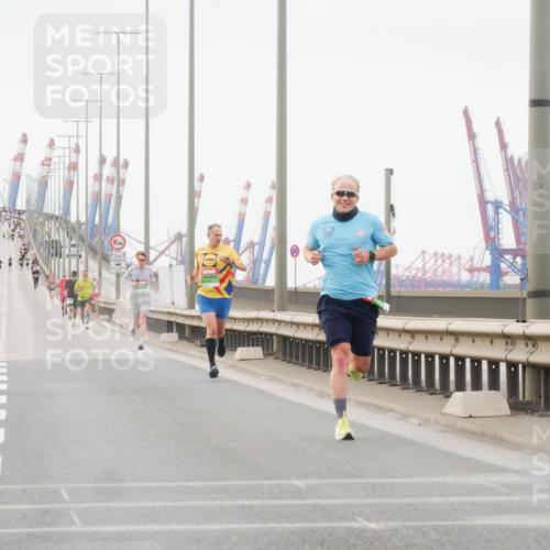 03.10.2025 - Köhlbrandbrückenlauf Matties Gatica Varas http://msf.ph/oto/9174181 03.10.2025 15:38:43 Position 3 12 meine-sportfotos.de