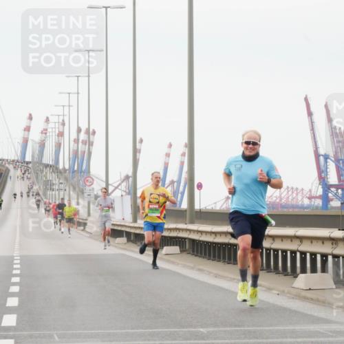 03.10.2025 - Köhlbrandbrückenlauf Matties Gatica Varas http://msf.ph/oto/9174182 03.10.2025 15:38:43 Position 3 12 meine-sportfotos.de