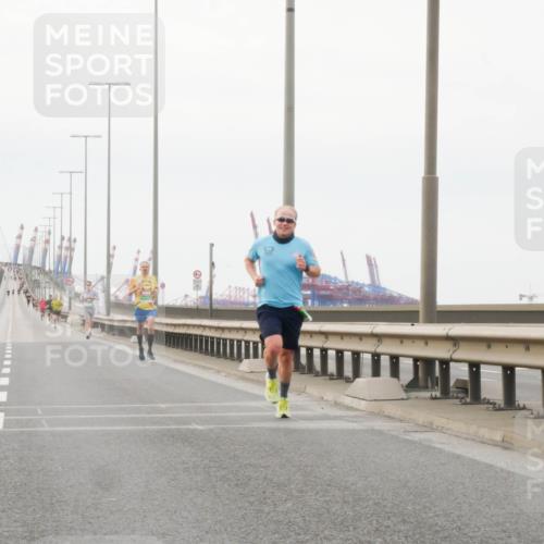 03.10.2025 - Köhlbrandbrückenlauf Matties Gatica Varas http://msf.ph/oto/9174186 03.10.2025 15:38:45 Position 3  meine-sportfotos.de
