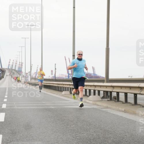 03.10.2025 - Köhlbrandbrückenlauf Matties Gatica Varas http://msf.ph/oto/9174187 03.10.2025 15:38:46 Position 3  meine-sportfotos.de