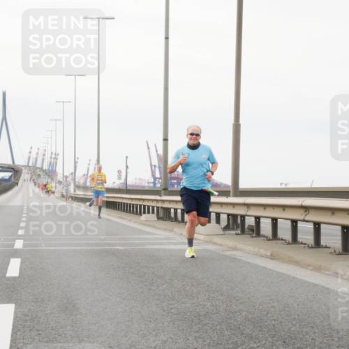 03.10.2025 - Köhlbrandbrückenlauf Matties Gatica Varas http://msf.ph/oto/9174188 03.10.2025 15:38:46 Position 3  meine-sportfotos.de