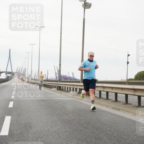 03.10.2025 - Köhlbrandbrückenlauf Matties Gatica Varas http://msf.ph/oto/9174190 03.10.2025 15:38:47 Position 3  meine-sportfotos.de