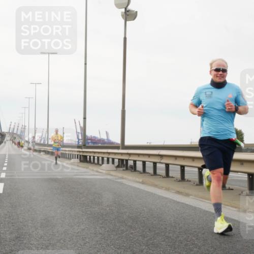 03.10.2025 - Köhlbrandbrückenlauf Matties Gatica Varas http://msf.ph/oto/9174192 03.10.2025 15:38:48 Position 3  meine-sportfotos.de