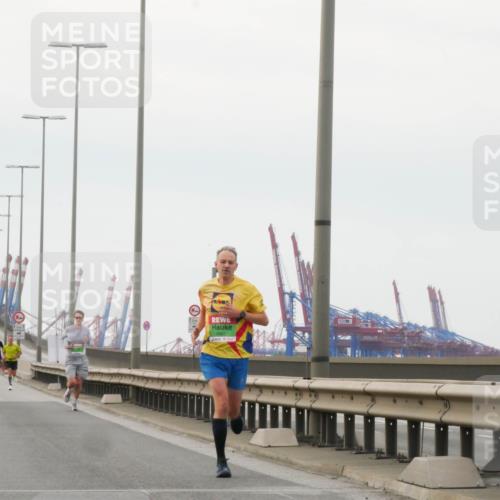 03.10.2025 - Köhlbrandbrückenlauf Matties Gatica Varas http://msf.ph/oto/9174195 03.10.2025 15:38:49 Position 3 12, 1 meine-sportfotos.de