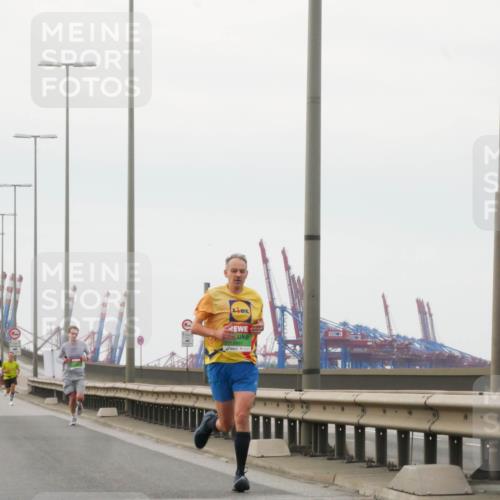 03.10.2025 - Köhlbrandbrückenlauf Matties Gatica Varas http://msf.ph/oto/9174196 03.10.2025 15:38:50 Position 3 12 meine-sportfotos.de