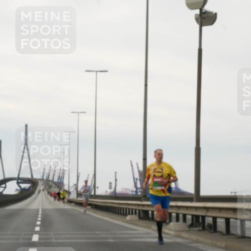03.10.2025 - Köhlbrandbrückenlauf Matties Gatica Varas http://msf.ph/oto/9174200 03.10.2025 15:38:52 Position 3  meine-sportfotos.de
