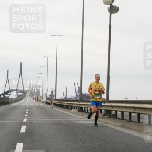 03.10.2025 - Köhlbrandbrückenlauf Matties Gatica Varas http://msf.ph/oto/9174201 03.10.2025 15:38:52 Position 3  meine-sportfotos.de