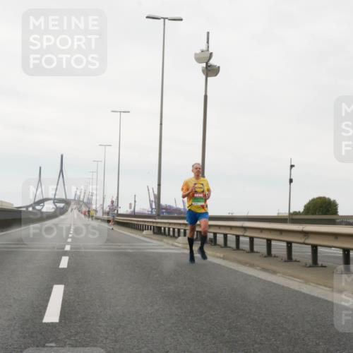 03.10.2025 - Köhlbrandbrückenlauf Matties Gatica Varas http://msf.ph/oto/9174202 03.10.2025 15:38:52 Position 3  meine-sportfotos.de