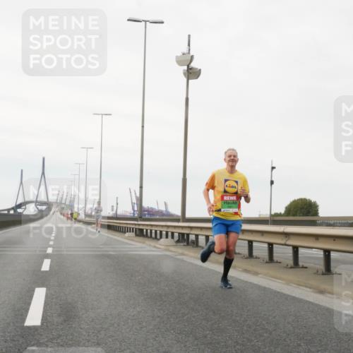 03.10.2025 - Köhlbrandbrückenlauf Matties Gatica Varas http://msf.ph/oto/9174204 03.10.2025 15:38:53 Position 3  meine-sportfotos.de