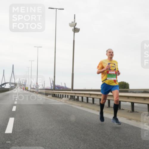 03.10.2025 - Köhlbrandbrückenlauf Matties Gatica Varas http://msf.ph/oto/9174205 03.10.2025 15:38:54 Position 3  meine-sportfotos.de