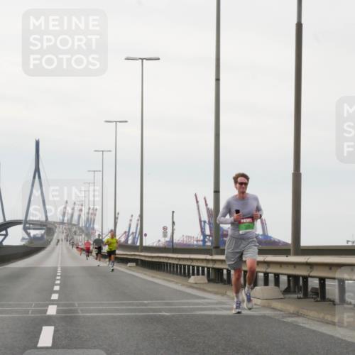 03.10.2025 - Köhlbrandbrückenlauf Matties Gatica Varas http://msf.ph/oto/9174208 03.10.2025 15:39:00 Position 3  meine-sportfotos.de