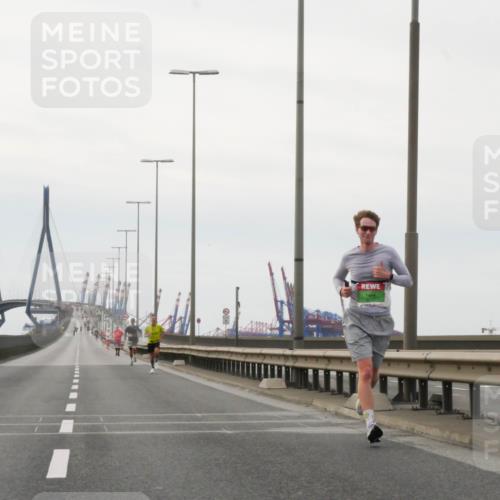 03.10.2025 - Köhlbrandbrückenlauf Matties Gatica Varas http://msf.ph/oto/9174209 03.10.2025 15:39:00 Position 3  meine-sportfotos.de