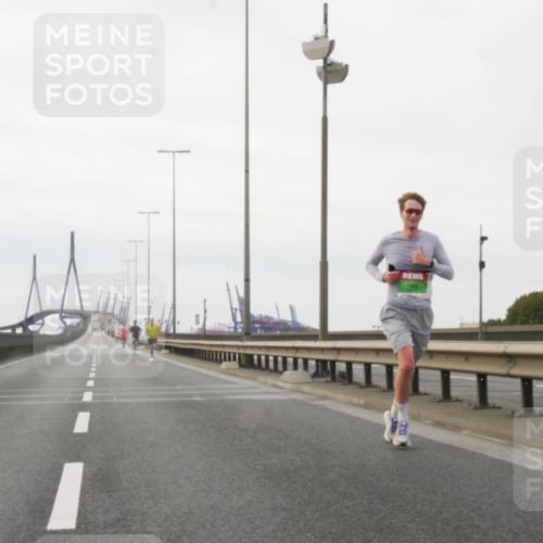 03.10.2025 - Köhlbrandbrückenlauf Matties Gatica Varas http://msf.ph/oto/9174212 03.10.2025 15:39:02 Position 3  meine-sportfotos.de
