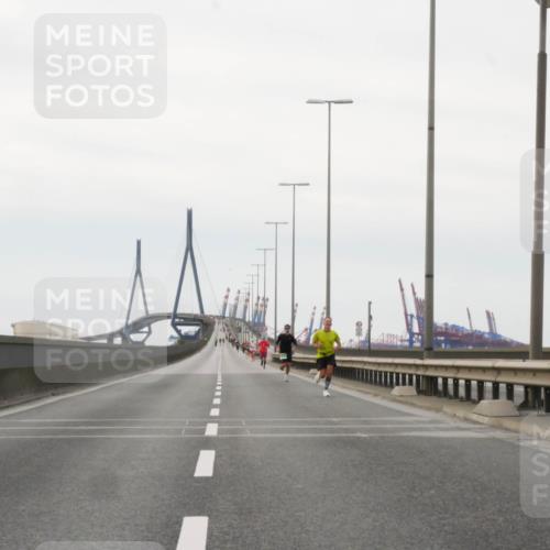03.10.2025 - Köhlbrandbrückenlauf Matties Gatica Varas http://msf.ph/oto/9174215 03.10.2025 15:39:04 Position 3  meine-sportfotos.de