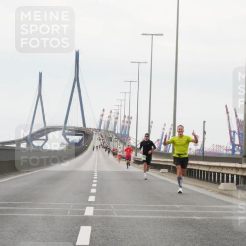 03.10.2025 - Köhlbrandbrückenlauf Matties Gatica Varas http://msf.ph/oto/9174217 03.10.2025 15:39:05 Position 3  meine-sportfotos.de