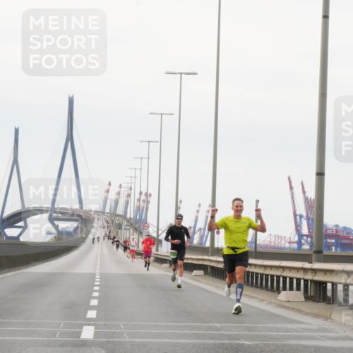 03.10.2025 - Köhlbrandbrückenlauf Matties Gatica Varas http://msf.ph/oto/9174219 03.10.2025 15:39:06 Position 3  meine-sportfotos.de