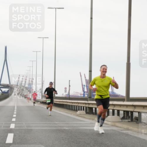 03.10.2025 - Köhlbrandbrückenlauf Matties Gatica Varas http://msf.ph/oto/9174225 03.10.2025 15:39:09 Position 3  meine-sportfotos.de