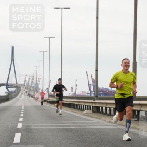 03.10.2025 - Köhlbrandbrückenlauf Matties Gatica Varas http://msf.ph/oto/9174226 03.10.2025 15:39:10 Position 3  meine-sportfotos.de