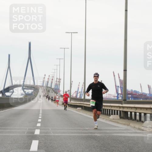 03.10.2025 - Köhlbrandbrückenlauf Matties Gatica Varas http://msf.ph/oto/9174227 03.10.2025 15:39:11 Position 3  meine-sportfotos.de