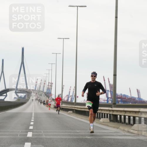 03.10.2025 - Köhlbrandbrückenlauf Matties Gatica Varas http://msf.ph/oto/9174228 03.10.2025 15:39:12 Position 3  meine-sportfotos.de
