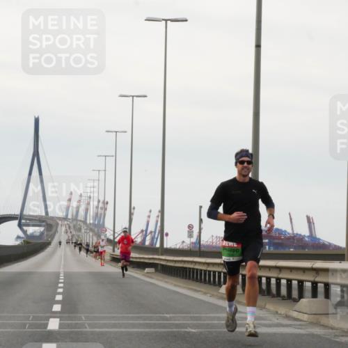 03.10.2025 - Köhlbrandbrückenlauf Matties Gatica Varas http://msf.ph/oto/9174230 03.10.2025 15:39:13 Position 3 7118 meine-sportfotos.de