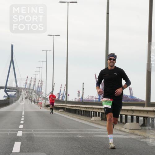 03.10.2025 - Köhlbrandbrückenlauf Matties Gatica Varas http://msf.ph/oto/9174231 03.10.2025 15:39:13 Position 3 7118 meine-sportfotos.de