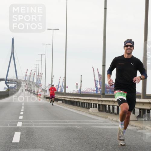 03.10.2025 - Köhlbrandbrückenlauf Matties Gatica Varas http://msf.ph/oto/9174232 03.10.2025 15:39:14 Position 3 7118 meine-sportfotos.de
