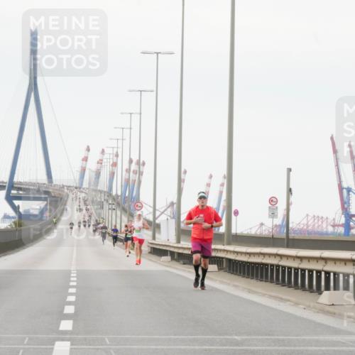 03.10.2025 - Köhlbrandbrückenlauf Matties Gatica Varas http://msf.ph/oto/9174233 03.10.2025 15:39:16 Position 3 12, 1 meine-sportfotos.de