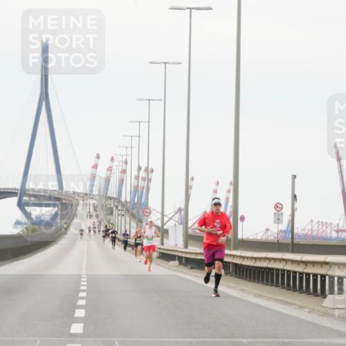 03.10.2025 - Köhlbrandbrückenlauf Matties Gatica Varas http://msf.ph/oto/9174234 03.10.2025 15:39:16 Position 3 12, 121 meine-sportfotos.de