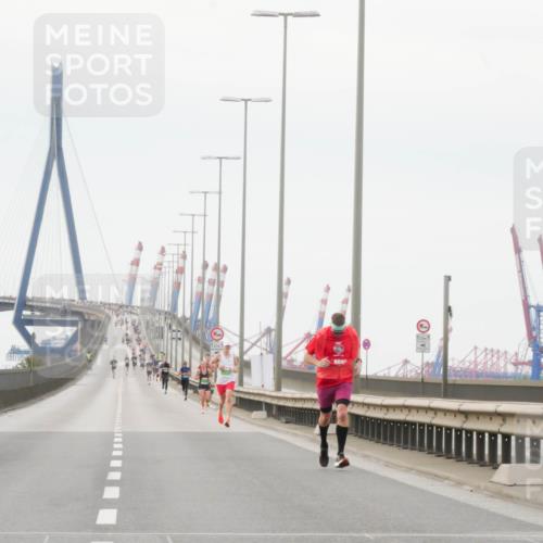 03.10.2025 - Köhlbrandbrückenlauf Matties Gatica Varas http://msf.ph/oto/9174235 03.10.2025 15:39:17 Position 3 12, 1 meine-sportfotos.de