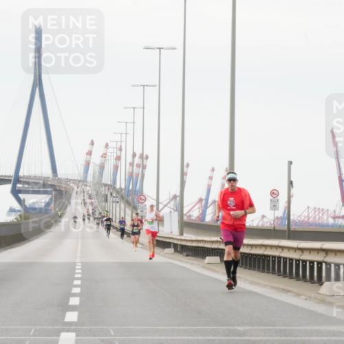 03.10.2025 - Köhlbrandbrückenlauf Matties Gatica Varas http://msf.ph/oto/9174237 03.10.2025 15:39:18 Position 3  meine-sportfotos.de