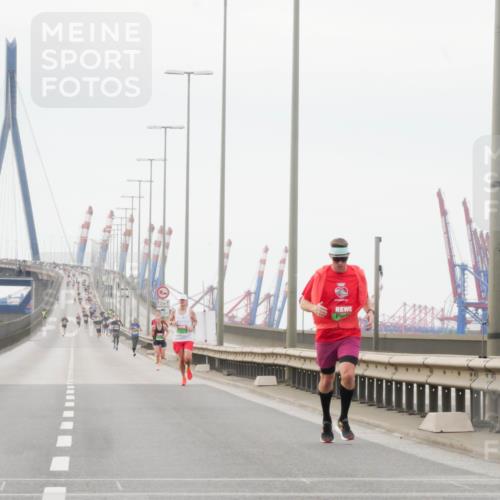 03.10.2025 - Köhlbrandbrückenlauf Matties Gatica Varas http://msf.ph/oto/9174240 03.10.2025 15:39:19 Position 3 12, 1 meine-sportfotos.de