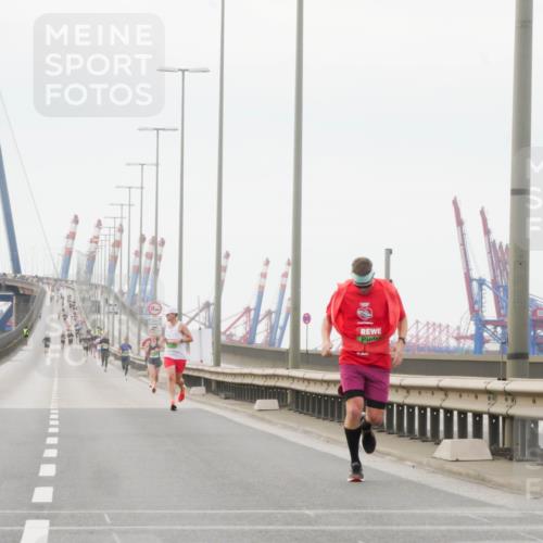 03.10.2025 - Köhlbrandbrückenlauf Matties Gatica Varas http://msf.ph/oto/9174241 03.10.2025 15:39:20 Position 3 12 meine-sportfotos.de