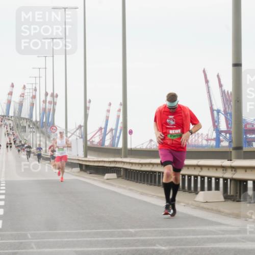 03.10.2025 - Köhlbrandbrückenlauf Matties Gatica Varas http://msf.ph/oto/9174242 03.10.2025 15:39:20 Position 3 12, 1 meine-sportfotos.de