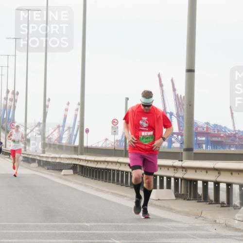 03.10.2025 - Köhlbrandbrückenlauf Matties Gatica Varas http://msf.ph/oto/9174243 03.10.2025 15:39:21 Position 3 12, 1, 9602 meine-sportfotos.de
