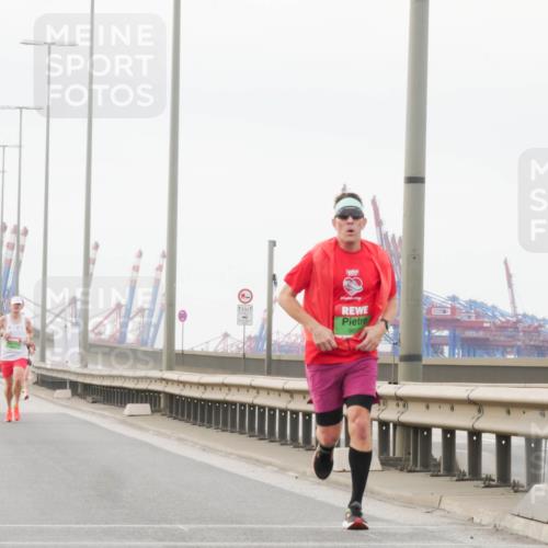 03.10.2025 - Köhlbrandbrückenlauf Matties Gatica Varas http://msf.ph/oto/9174244 03.10.2025 15:39:21 Position 3 12, 1, 960 meine-sportfotos.de