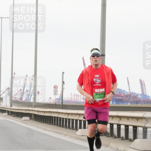 03.10.2025 - Köhlbrandbrückenlauf Matties Gatica Varas http://msf.ph/oto/9174246 03.10.2025 15:39:22 Position 3 121, 9602 meine-sportfotos.de