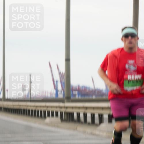 03.10.2025 - Köhlbrandbrückenlauf Matties Gatica Varas http://msf.ph/oto/9174249 03.10.2025 15:39:24 Position 3  meine-sportfotos.de