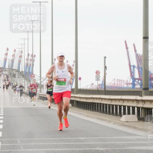 03.10.2025 - Köhlbrandbrückenlauf Matties Gatica Varas http://msf.ph/oto/9174250 03.10.2025 15:39:29 Position 3 7054, 21 meine-sportfotos.de