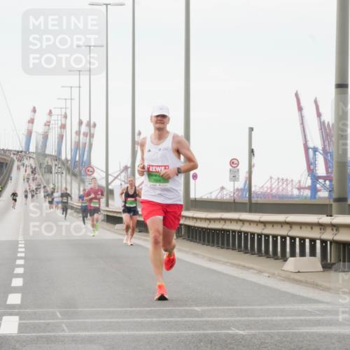 03.10.2025 - Köhlbrandbrückenlauf Matties Gatica Varas http://msf.ph/oto/9174251 03.10.2025 15:39:29 Position 3 7054, 12, 1 meine-sportfotos.de